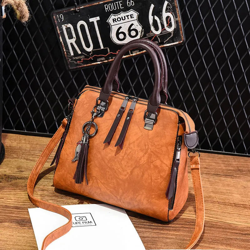 Sophie  Vintage Handtasche aus veganem Leder mit Fransen und Obergriff
