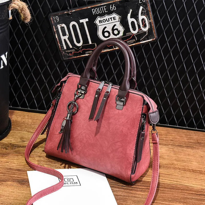 Sophie  Vintage Handtasche aus veganem Leder mit Fransen und Obergriff
