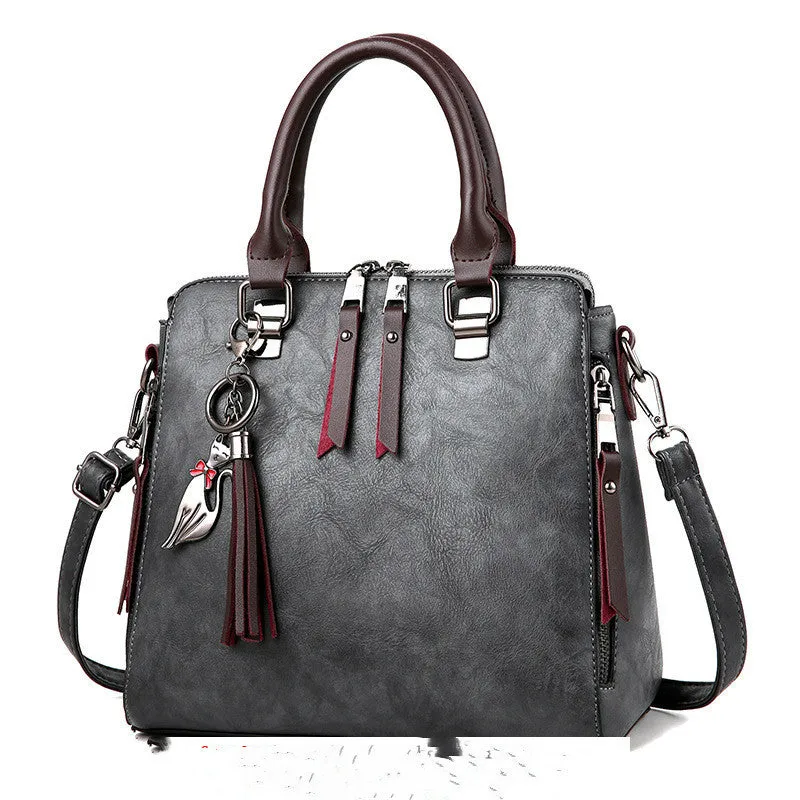 Sophie  Vintage Handtasche aus veganem Leder mit Fransen und Obergriff